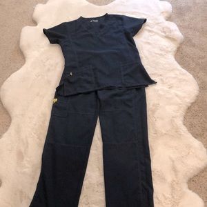 Wonder Winks FourWay Stretch scrub set Medium